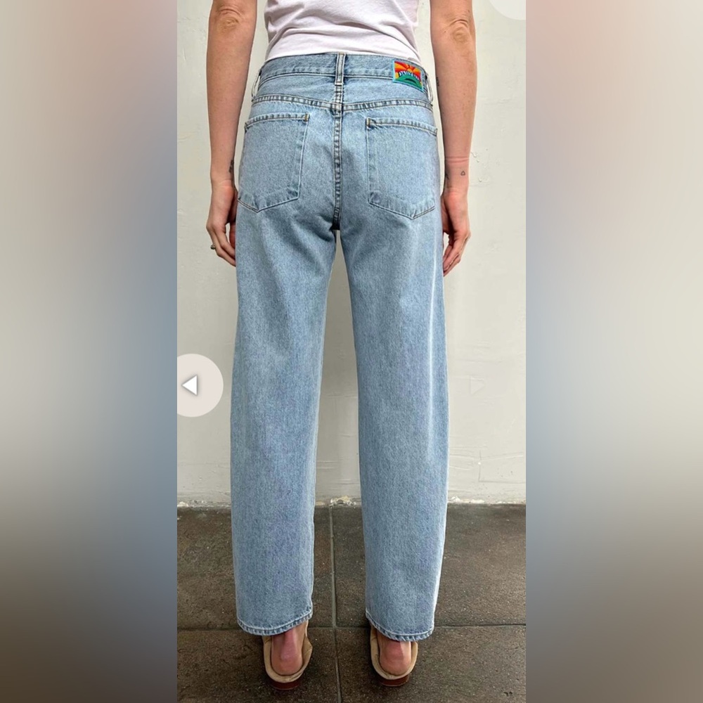 Daily Blue NWT Mantra Wide Barrel Leg Jean in Lake (light wash) - Picture 7 of 7